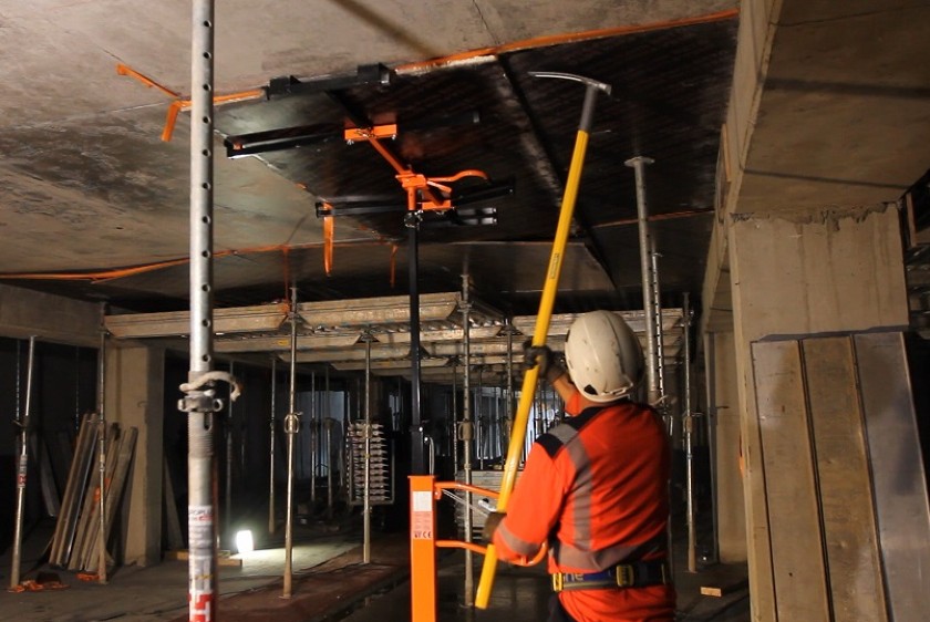 Le décoffreur longue portée Nanovib de Leborgne, l'illustration du partenariat avec VINCI Construction France