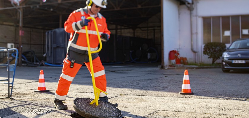 Le Toucan Nanovib®, le nouveau lève-grille et plaques d’égout qui facilite la vie des professionnels de l’assainissement