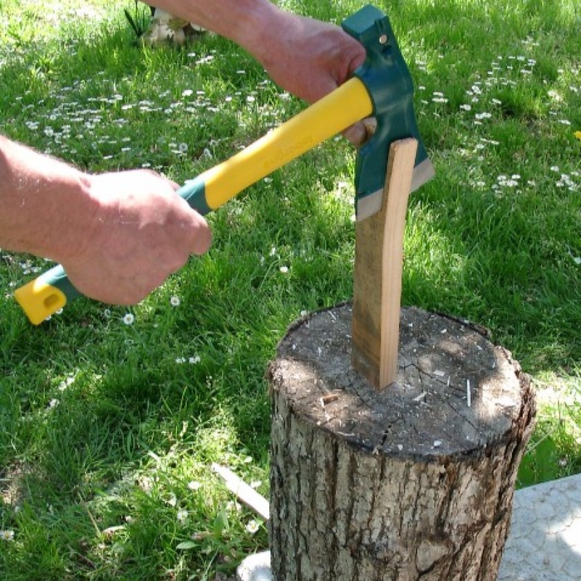 Les outils pour couper, fendre et stocker le bois
