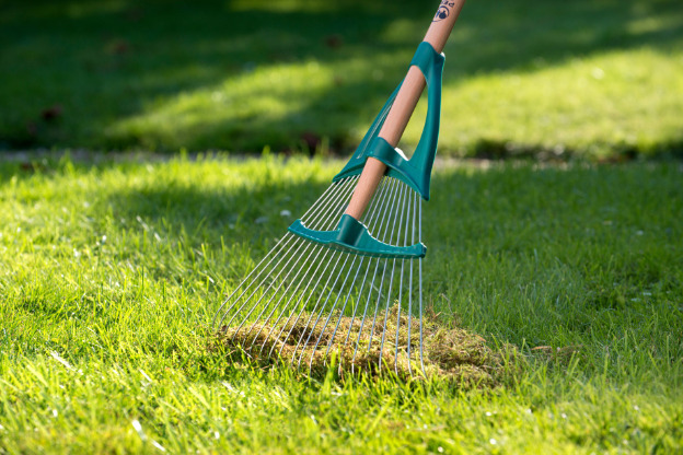 Le balai à gazon Xfil Leborgne pour entretenir ses pelouses et espaces verts