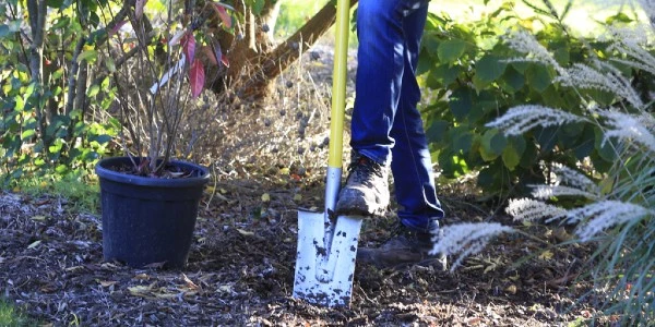 Comment bien utiliser les Outils de bêchage manche metalgrip® ?