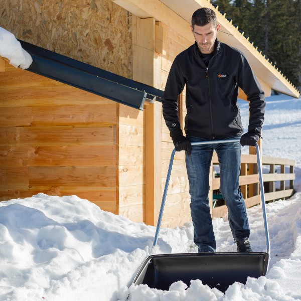 Pelle à neige, racloir et poussoir pour déneigement