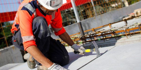 Comment prévenir les TMS liées aux vibrations mécaniques sur un chantier ?