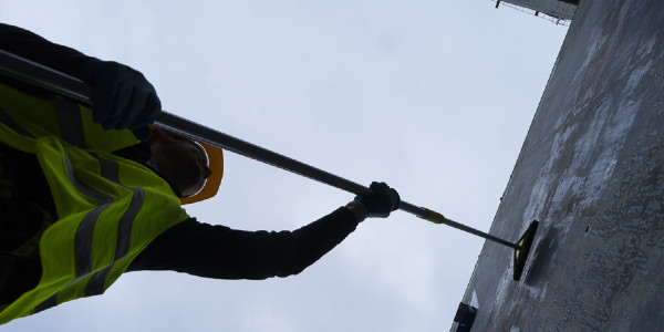 Comment prévenir les postures pénibles sur un chantier de construction en béton banché ?